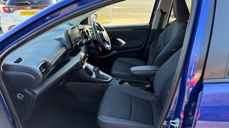 Toyota Yaris 1.5 Hybrid Design 5dr CVT Hybrid Hatchback